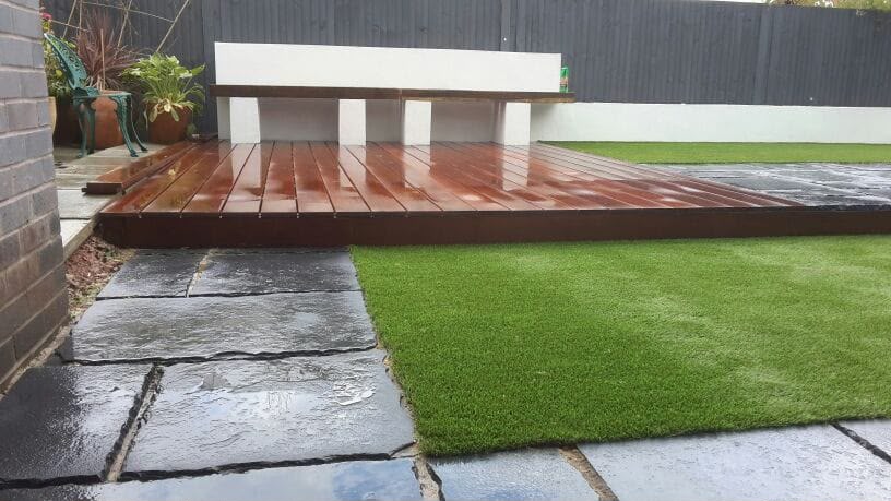 Artificial lawn with decking step-down and rendered wall